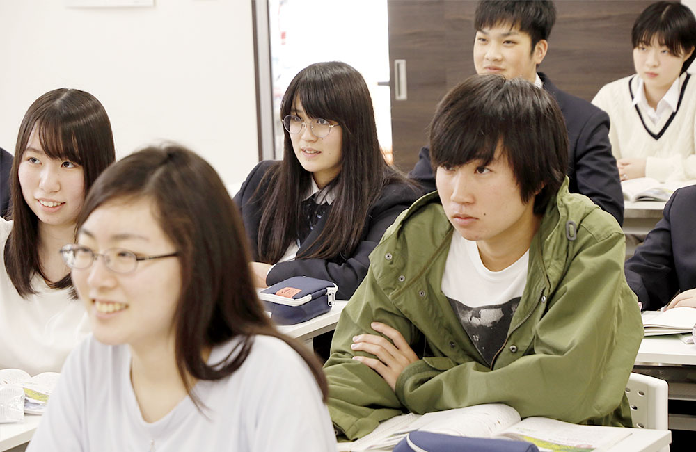 自由登校コースで授業を受ける精華学園の生徒