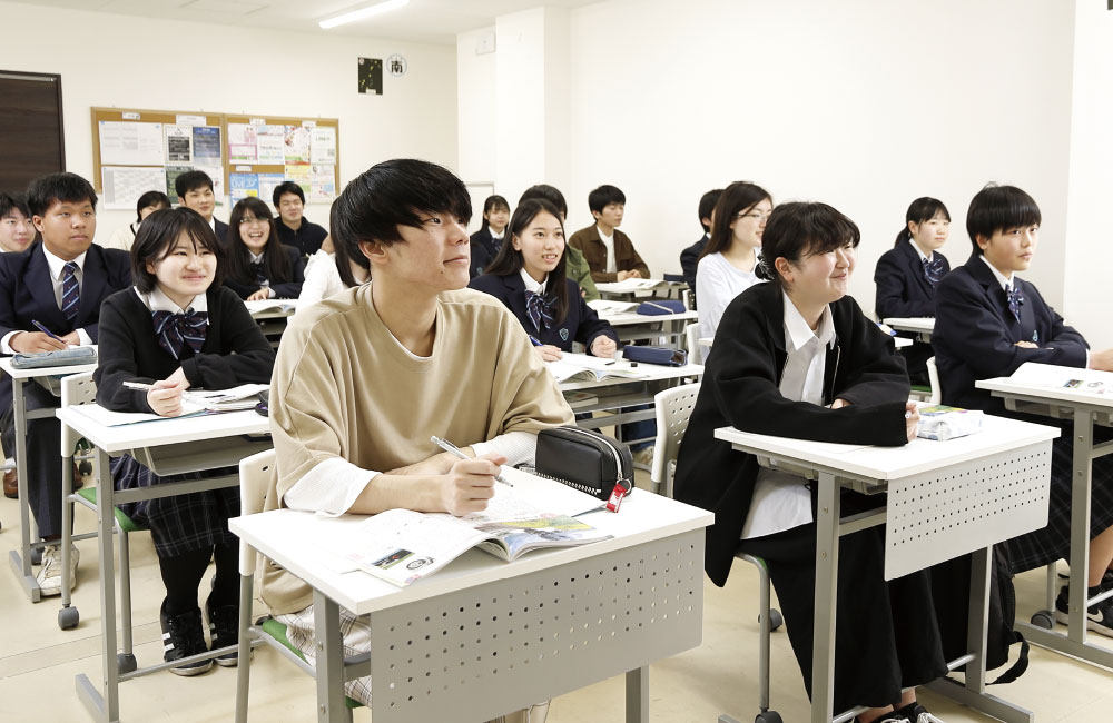 週1〜5日コースで授業を受ける精華学園の生徒